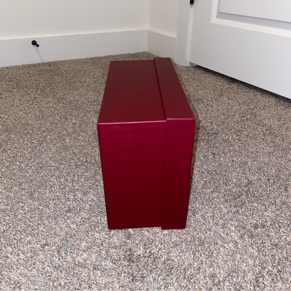 Gucci Gift Shoe Box with Wrapping Paper, Shoe Stuffing, Tags - Picture 5 of 7